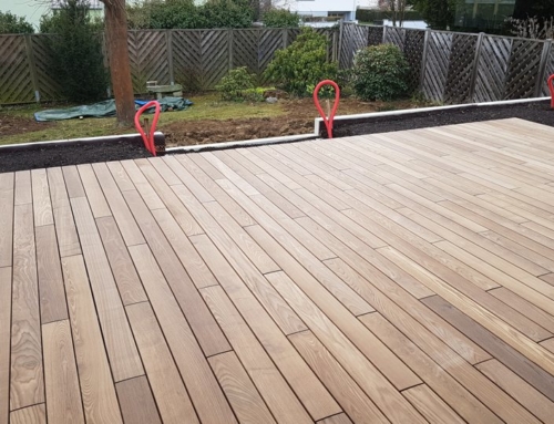 Une terrasse en bois thermofrêne